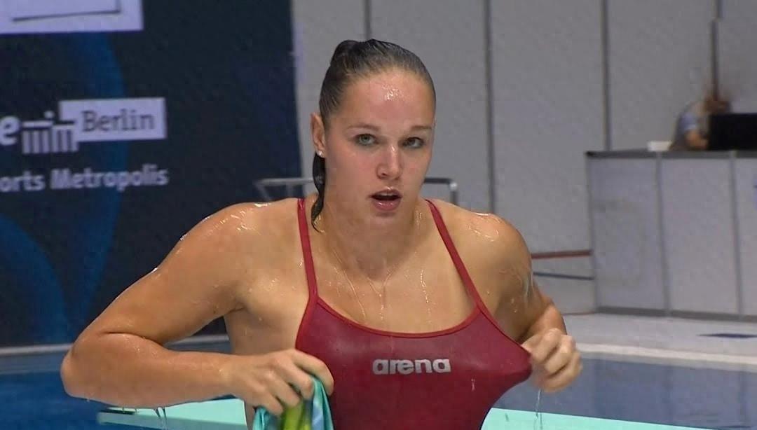 血泪抗争:女运动员赛前“刮毛”、赛后强忍痛扯泳衣