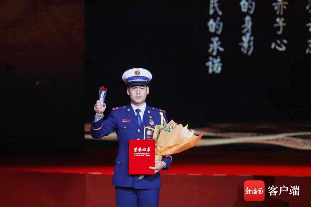 满满的感动夜空中最亮的星朗诵,满满的感动特别暖心