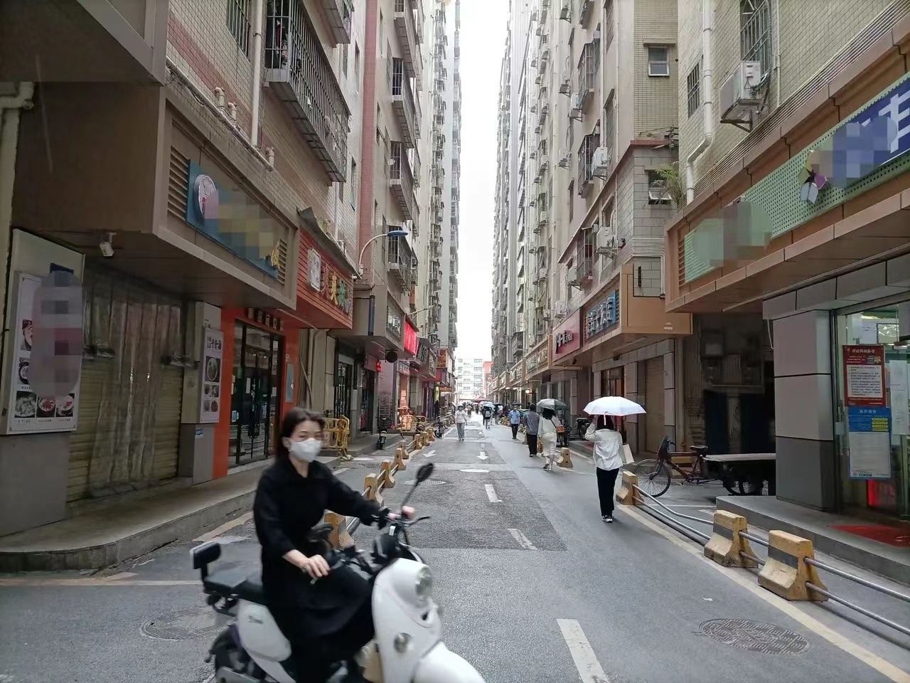 农民养鹅5年终致富轻松年入15万,小伙养鹅一年能赚多少钱