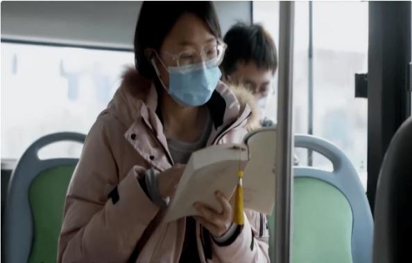 90后女孩断舍离家仅剩6件家具,80平方断舍离六件家具