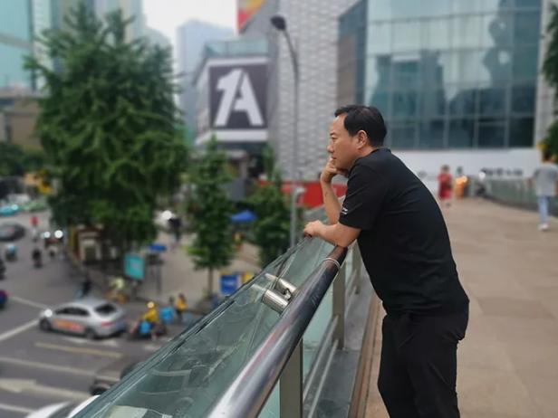 网红交警谭乔名场面,拯救无数司机的“网红交警”谭乔