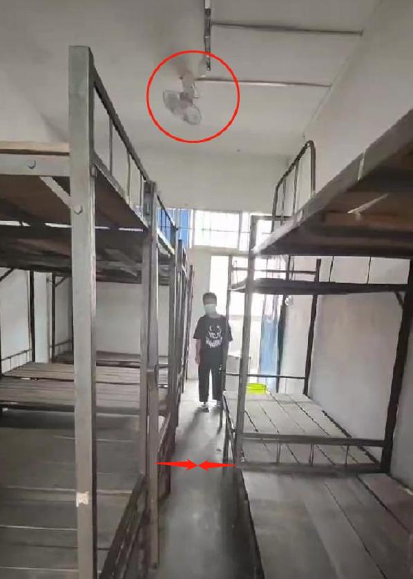 新生开学参观宿舍,初一新生入学宿舍视频