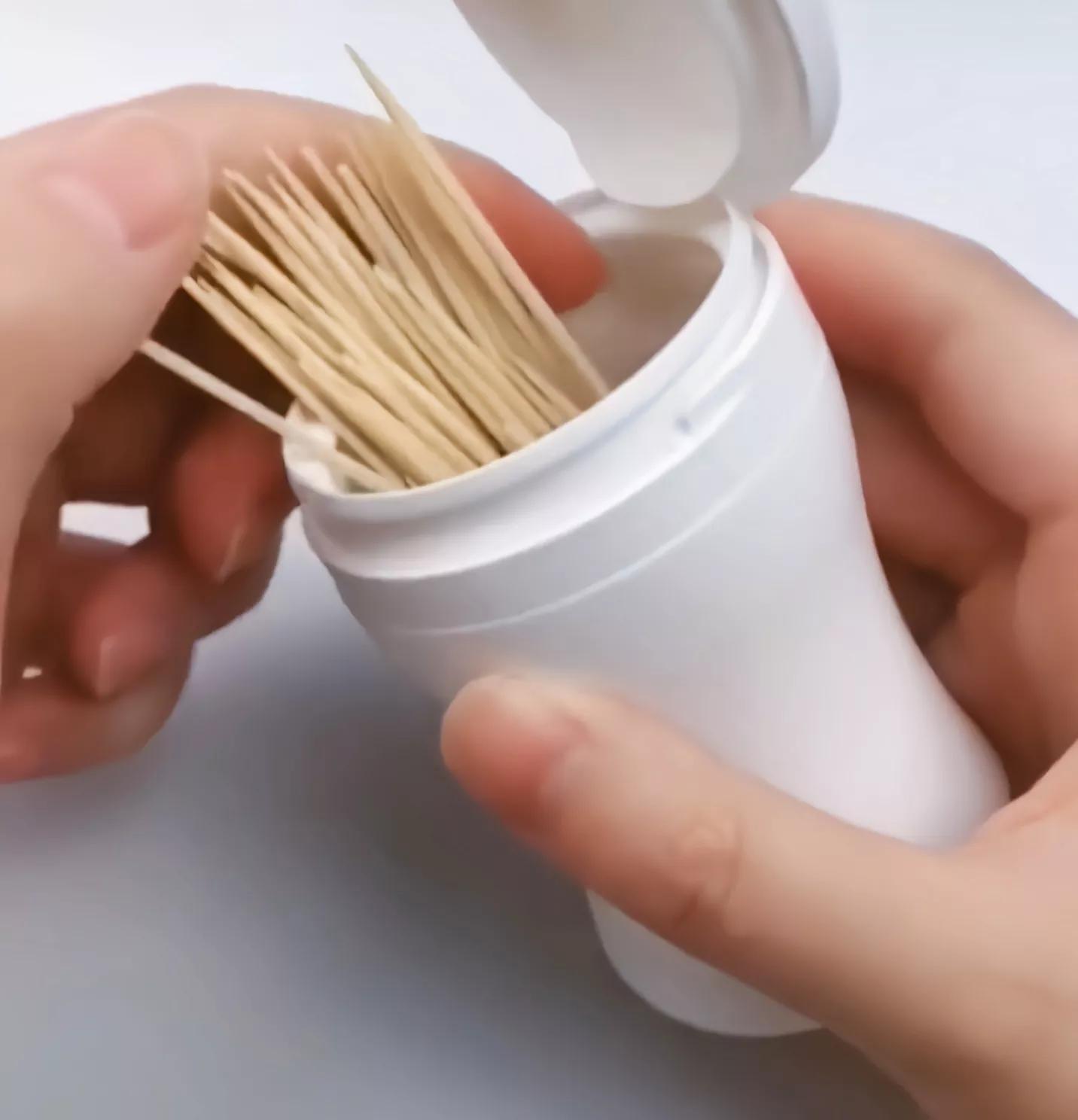 滴露消毒液把白色衣服染色怎么办,白色衣服和黑色一起染色了怎么办