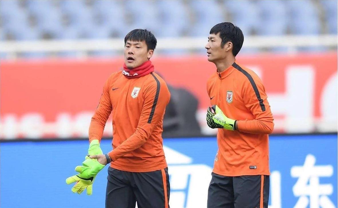 韩镕泽失误，泰山遭遇守门员之殇；全靠王大雷？郝伟选择不明智