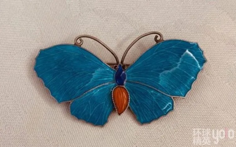 韩总统夫人被曝花10亿公款买衣服？经查都是山寨货！魔咒剑指总统