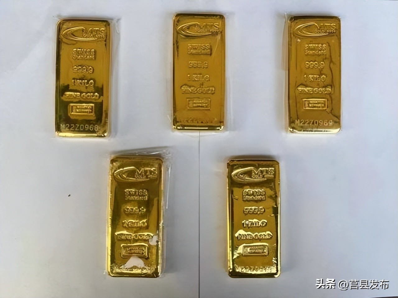 海关行李箱中查获巨款,海关啤酒箱中查出高额现金