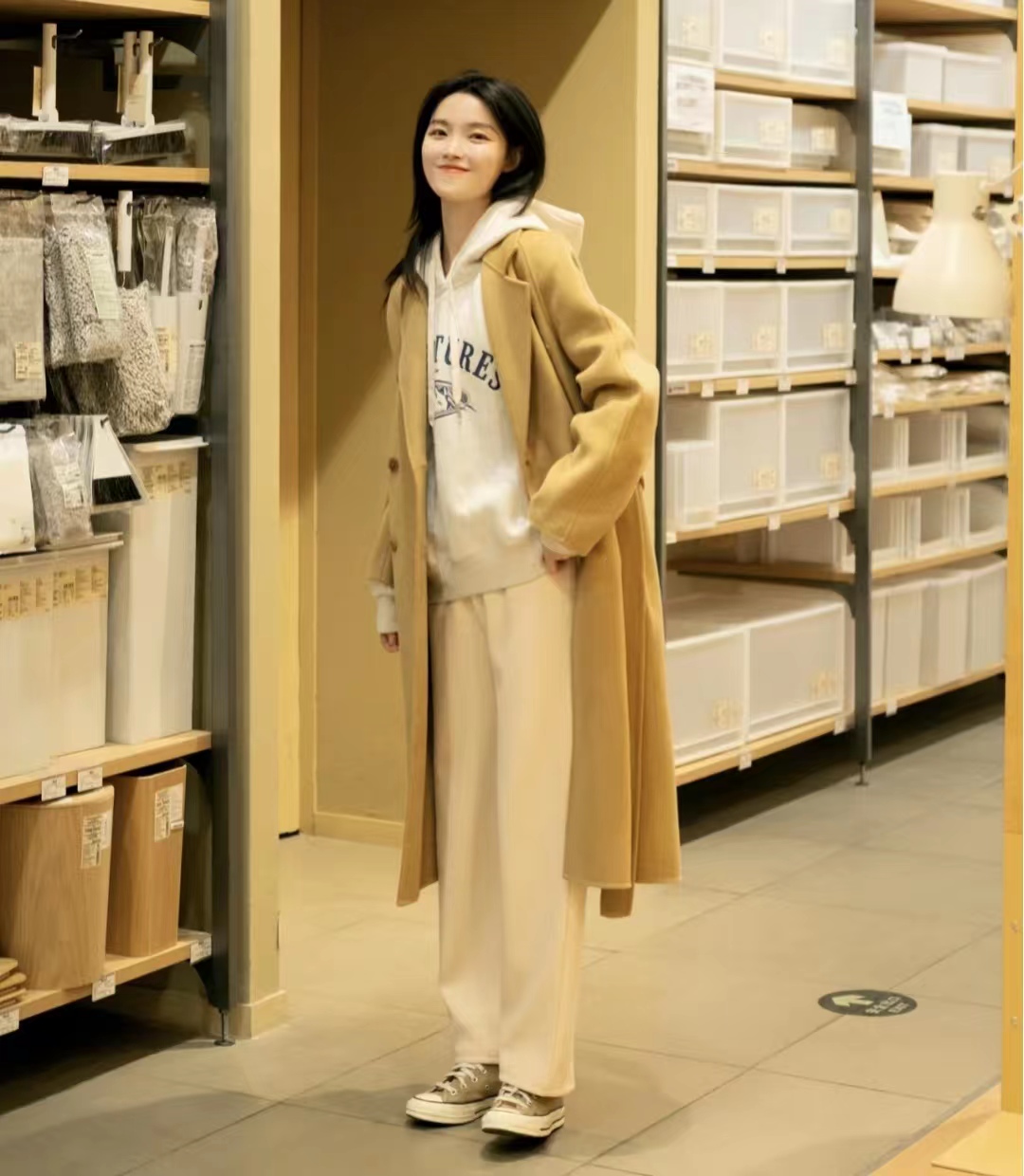 驼色大衣打底配什么颜色显高级,怎样选驼色大衣高级