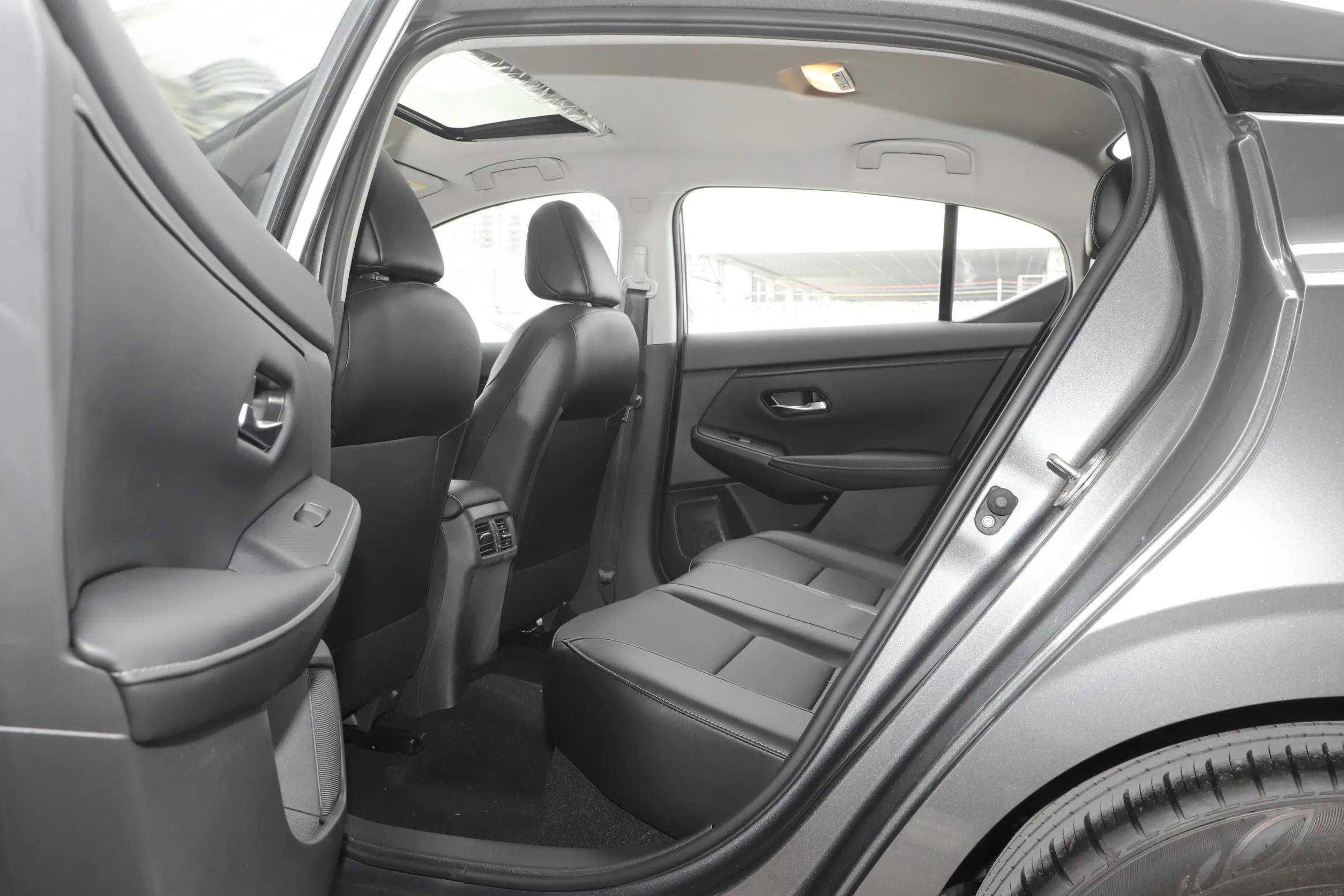 宽敞省油还运动10-15万家轿大推荐,30万左右燃油车油耗低合资suv推荐