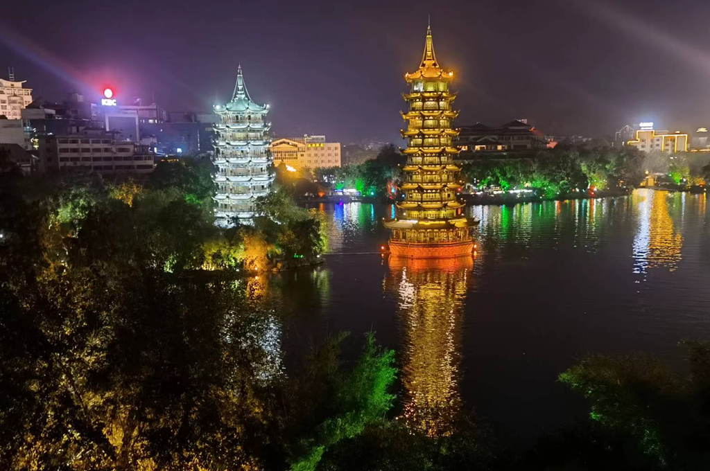 桂林山水甲天下住两江四湖,桂林山水甲天下两江四湖