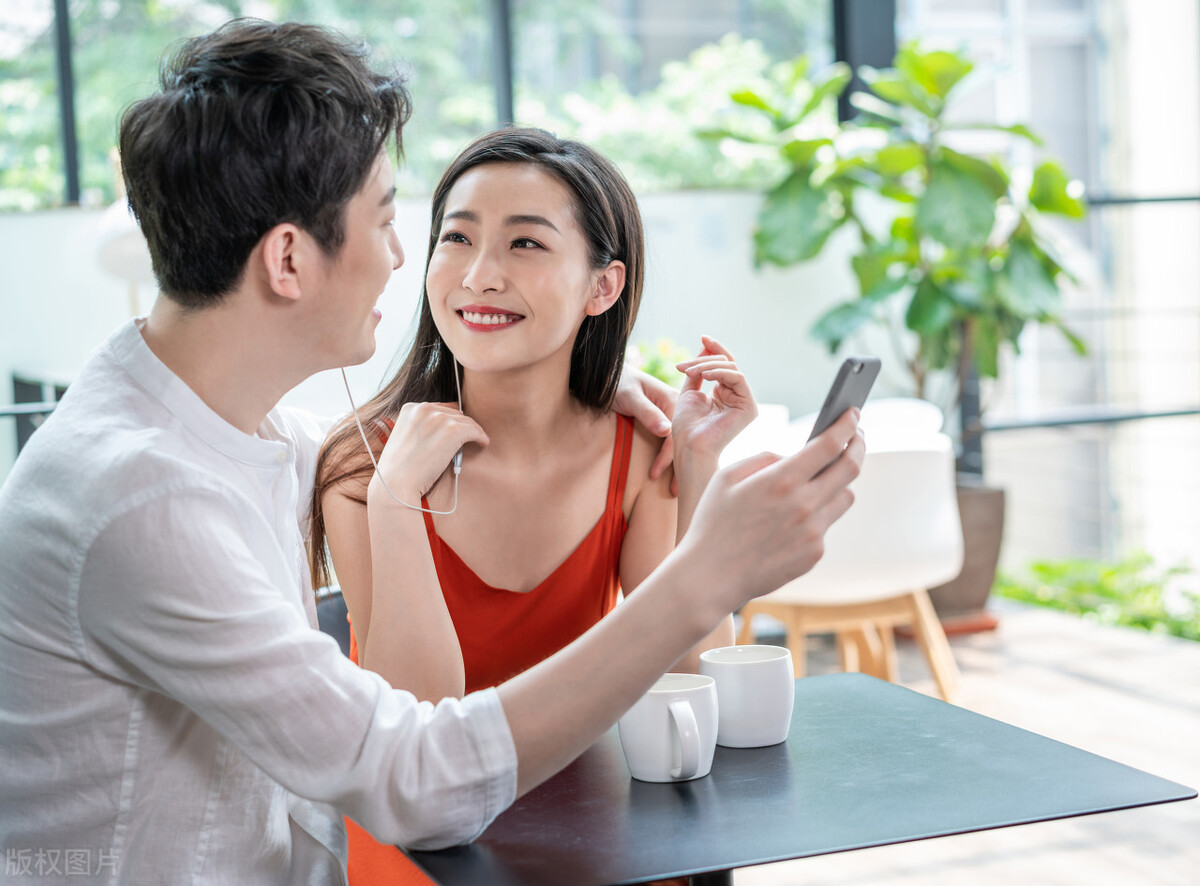 别人哄女友都买衣服买包包，我闺蜜只要说:去吃好的立马活蹦乱跳