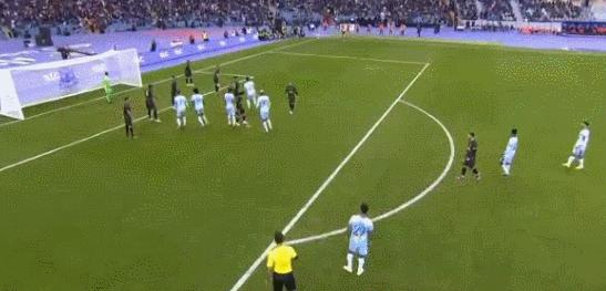 梅西进球c罗滑跪,梅西进球c罗跪滑图