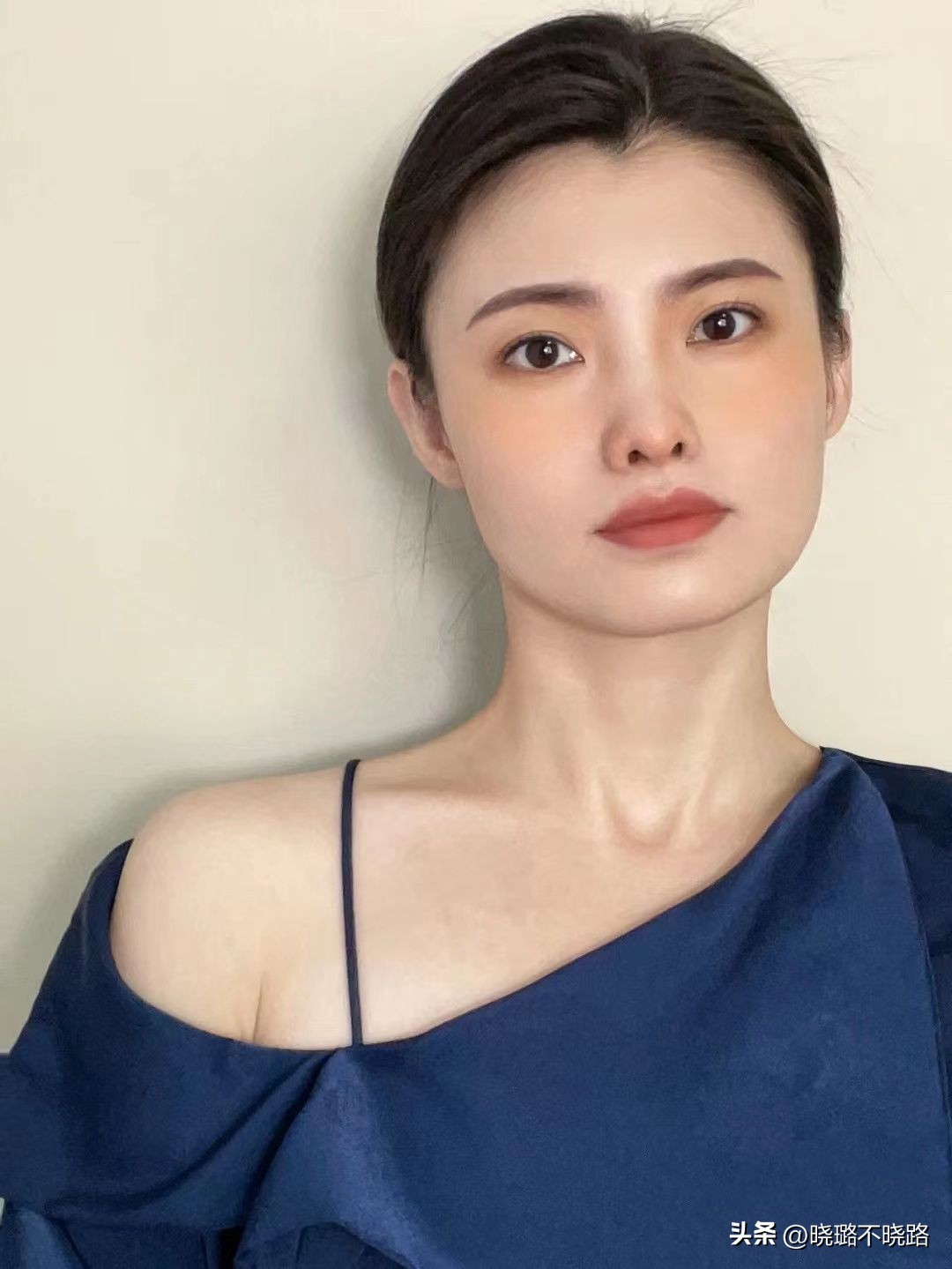 方脸圆脸适合直发还是卷发,大脸方脸适合什么短发型减龄洋气