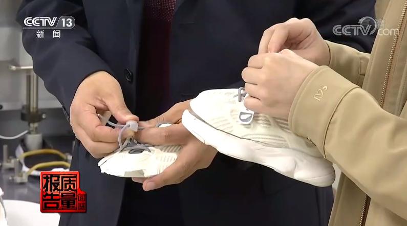 儿童足外翻硬鞋底还是软鞋底好,软鞋底会导致扁平足吗