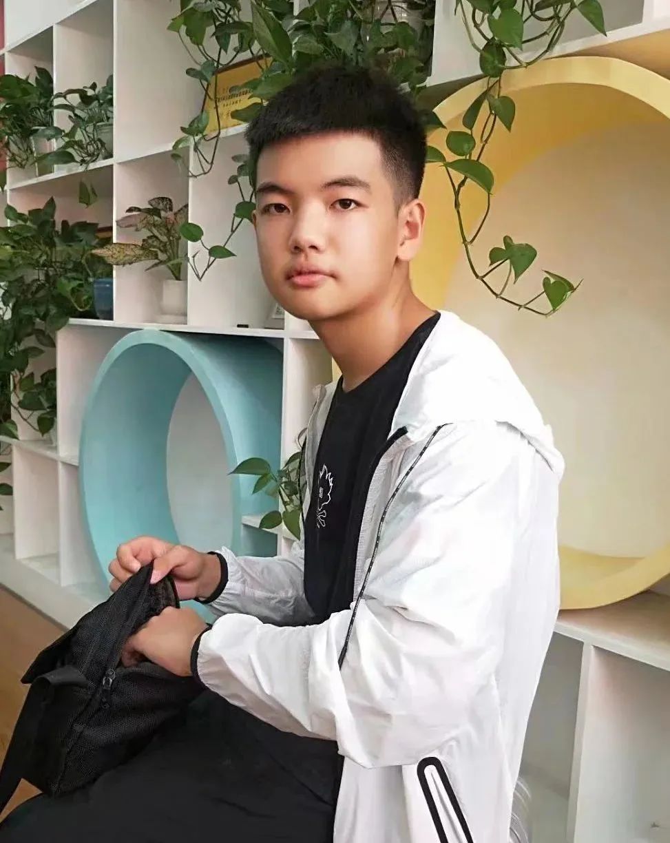 府谷中学高一（22）班老师家长寄语：病毒无情校园有爱