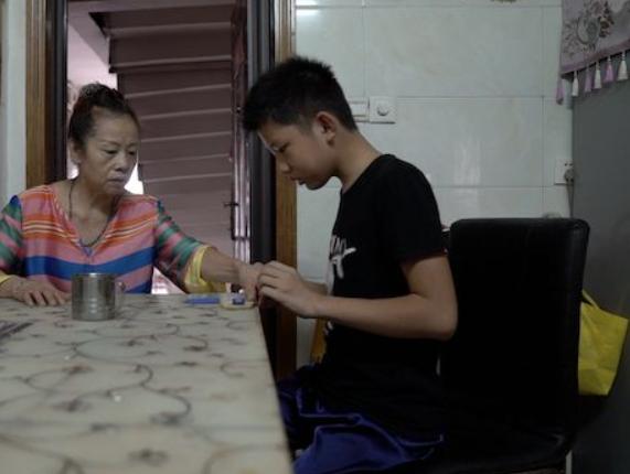 雇主亡故保姆养小孩,保姆小孩因病去世抱走雇主孩子