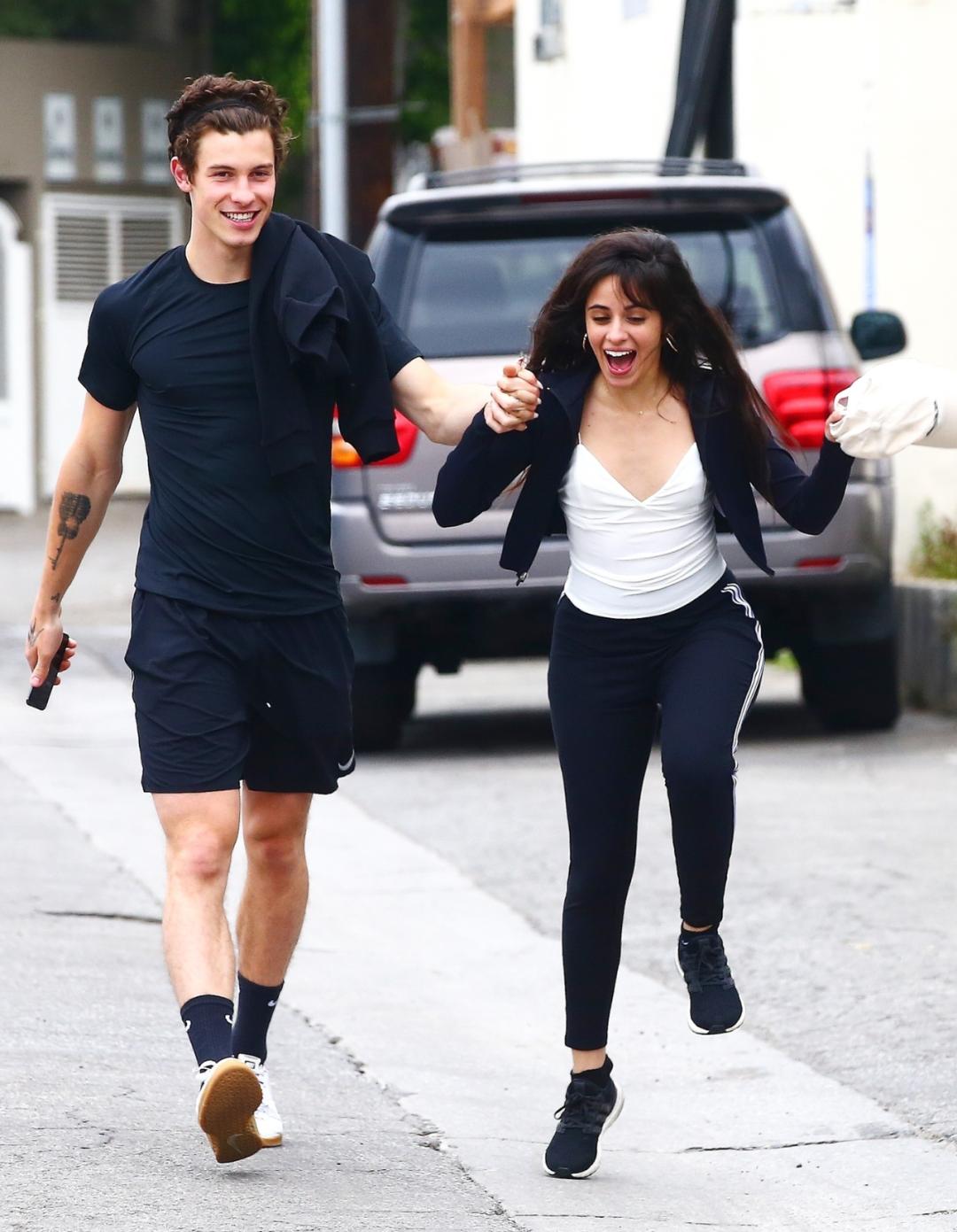 shawnmendes胡子,shawnmendes穿凉鞋