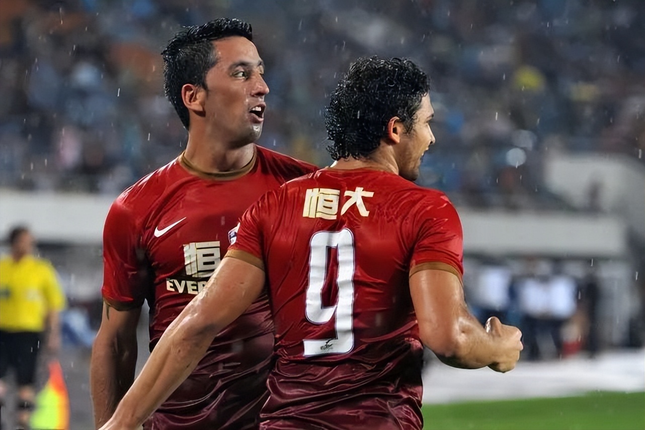 艾克森亚冠表现,艾克森登顶中超历史射手王