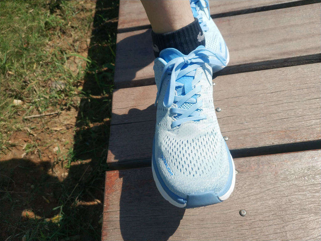 咕咚跑鞋逐日款,咕咚轻弹跑鞋