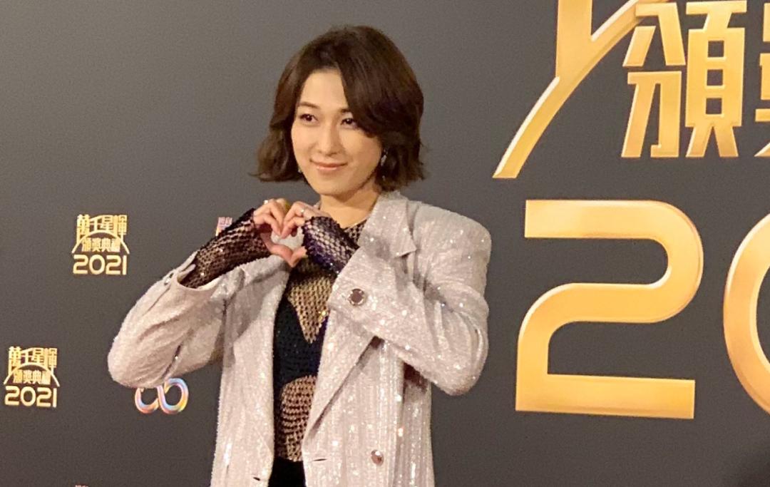 tvb花旦钟嘉欣晒独自坐湖边照,台庆tvb钟嘉欣马国明是哪一期