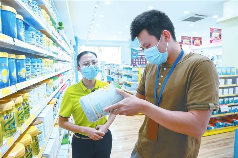 海棠区隔离酒店“临时采购员”吉喆：未婚青年成奶粉“代购专家”