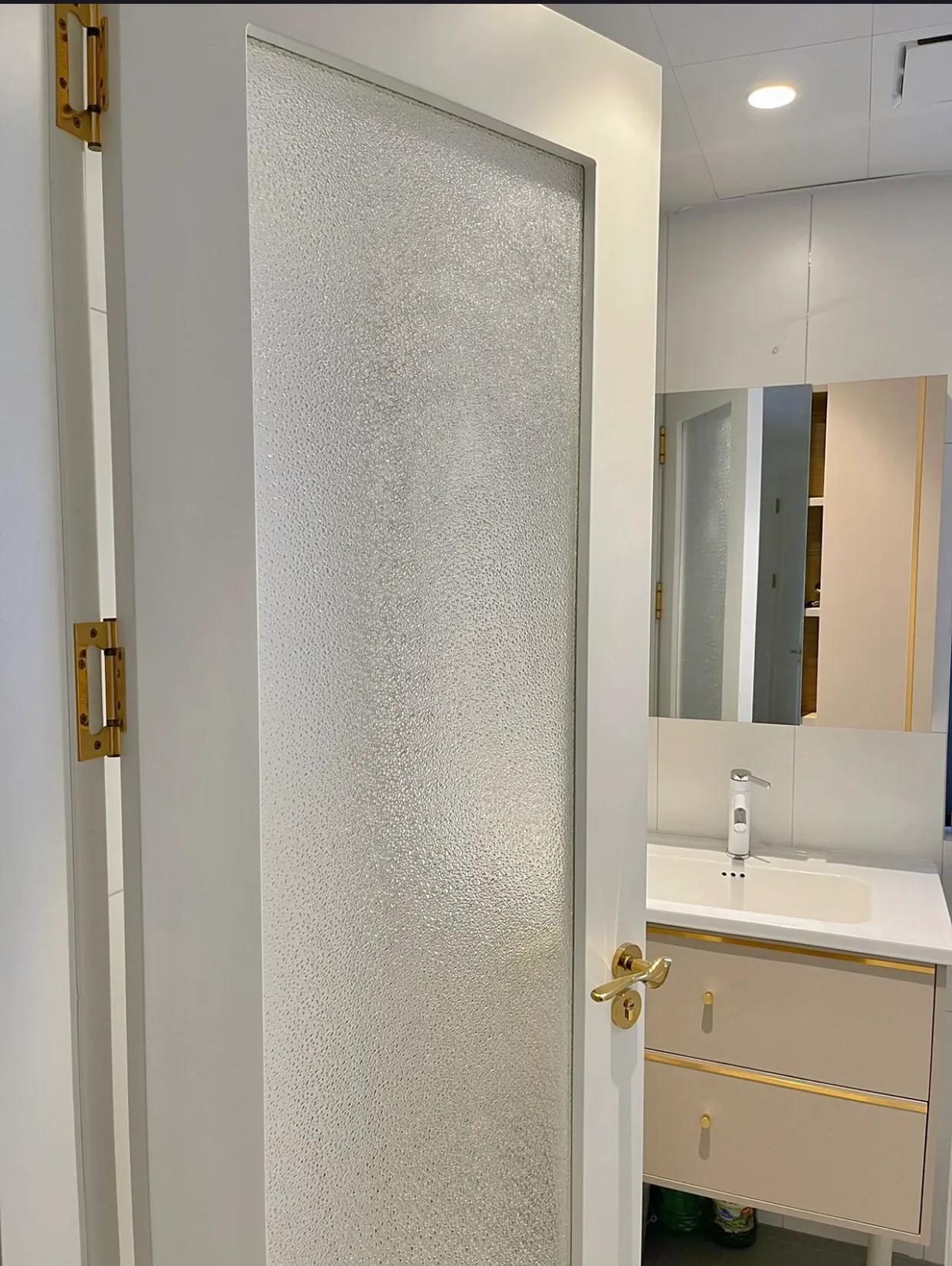 客卫门用实木门还是玻璃门,卫生间门是实木门还是铝合金门好