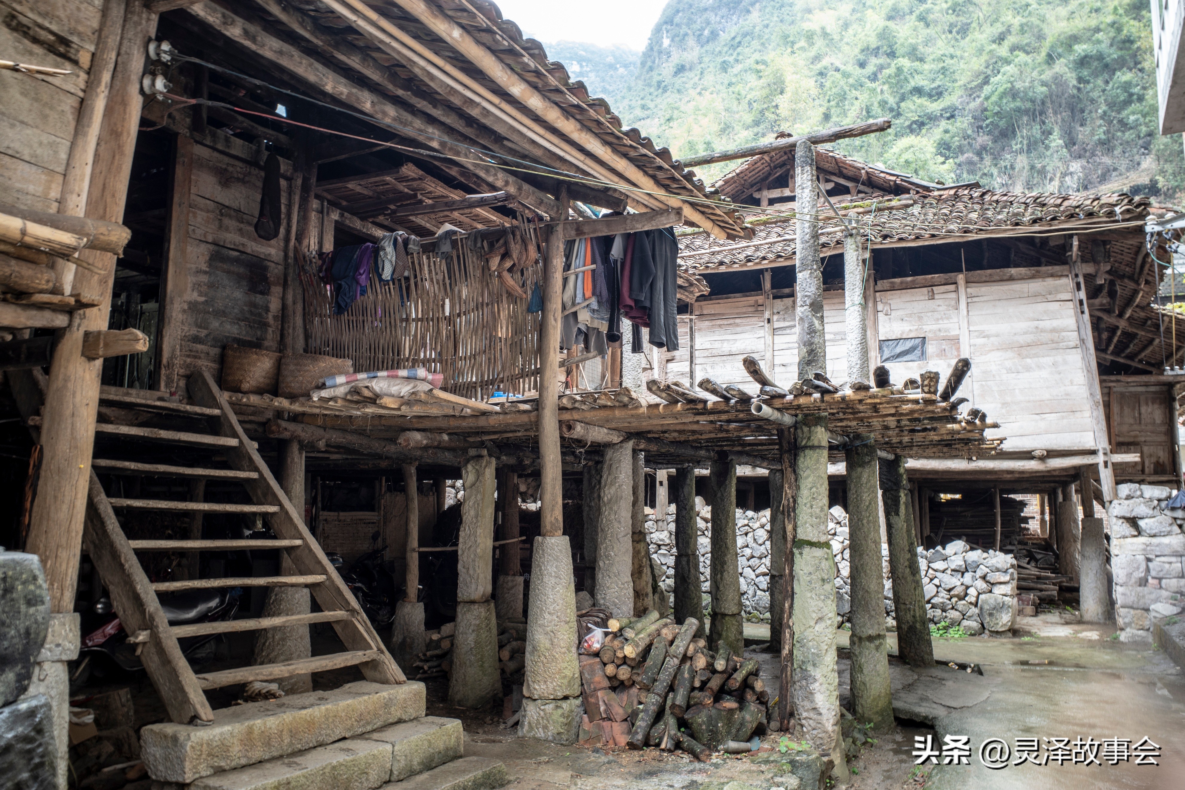 行走在即将消失的古村落,广西大山里的石头房子