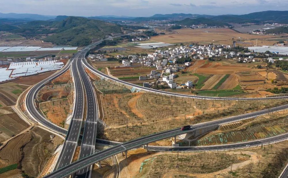 曲靖市各区县为什么发展如此均衡,曲靖市旅游资源有哪些优势