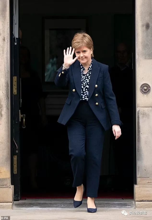 英镑有望跌到8.2吗,英镑暴跌对英国的影响