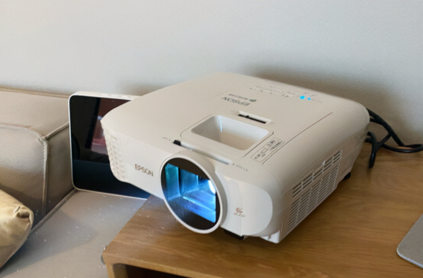 家用投影仪买极米好还是爱普生好,当贝极米和爱普生投影仪哪个好