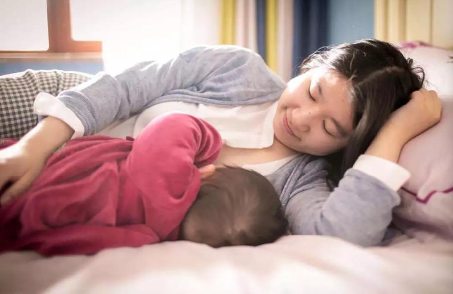 奶水不够怎么能知道宝宝吃饱了,宝宝5个月了奶水不够怎样追奶