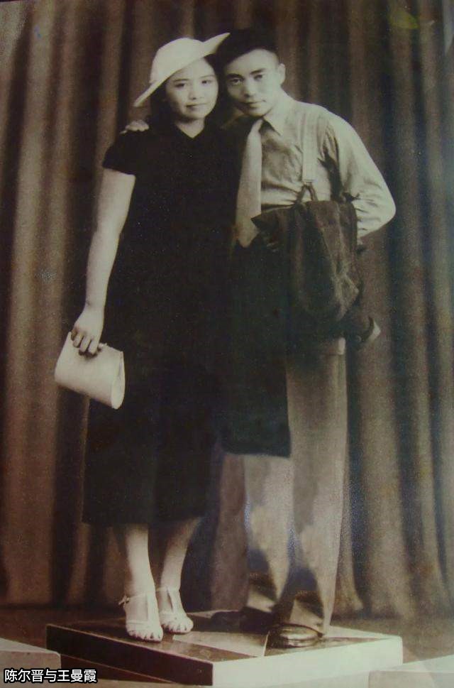 国军*官高**卖房囤*火军**，望远镜刻姓名秘送*产党共**，陈毅：后勤部长好