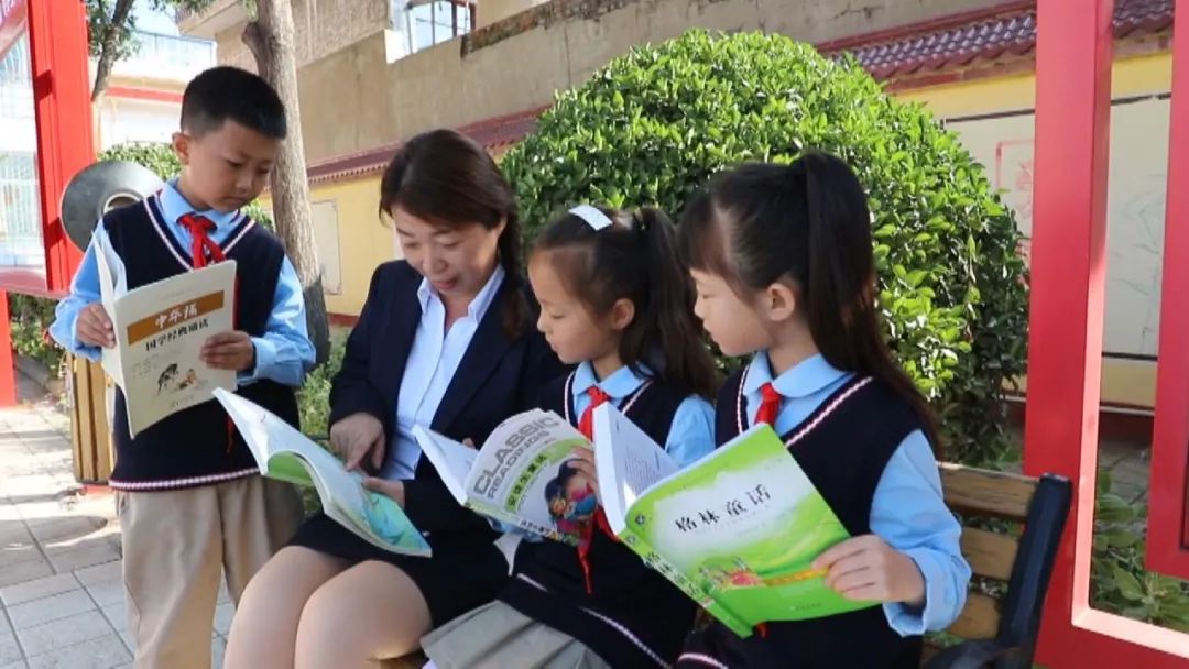 东镇西街小学经典诵读,西街小学生经典诵读