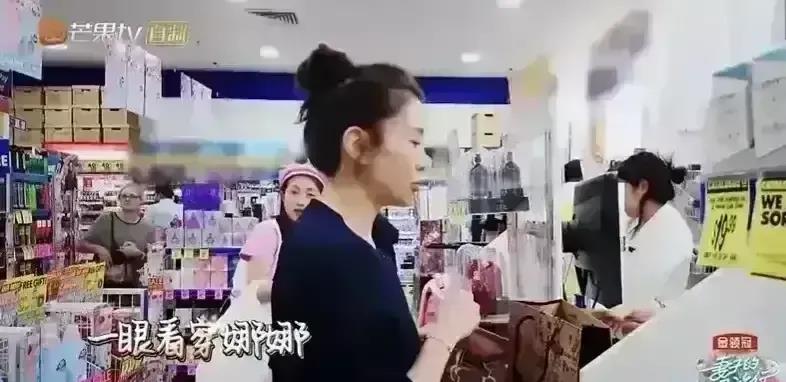 谢娜给包文婧借的是人民币吗,谢娜找包文婧借钱买包