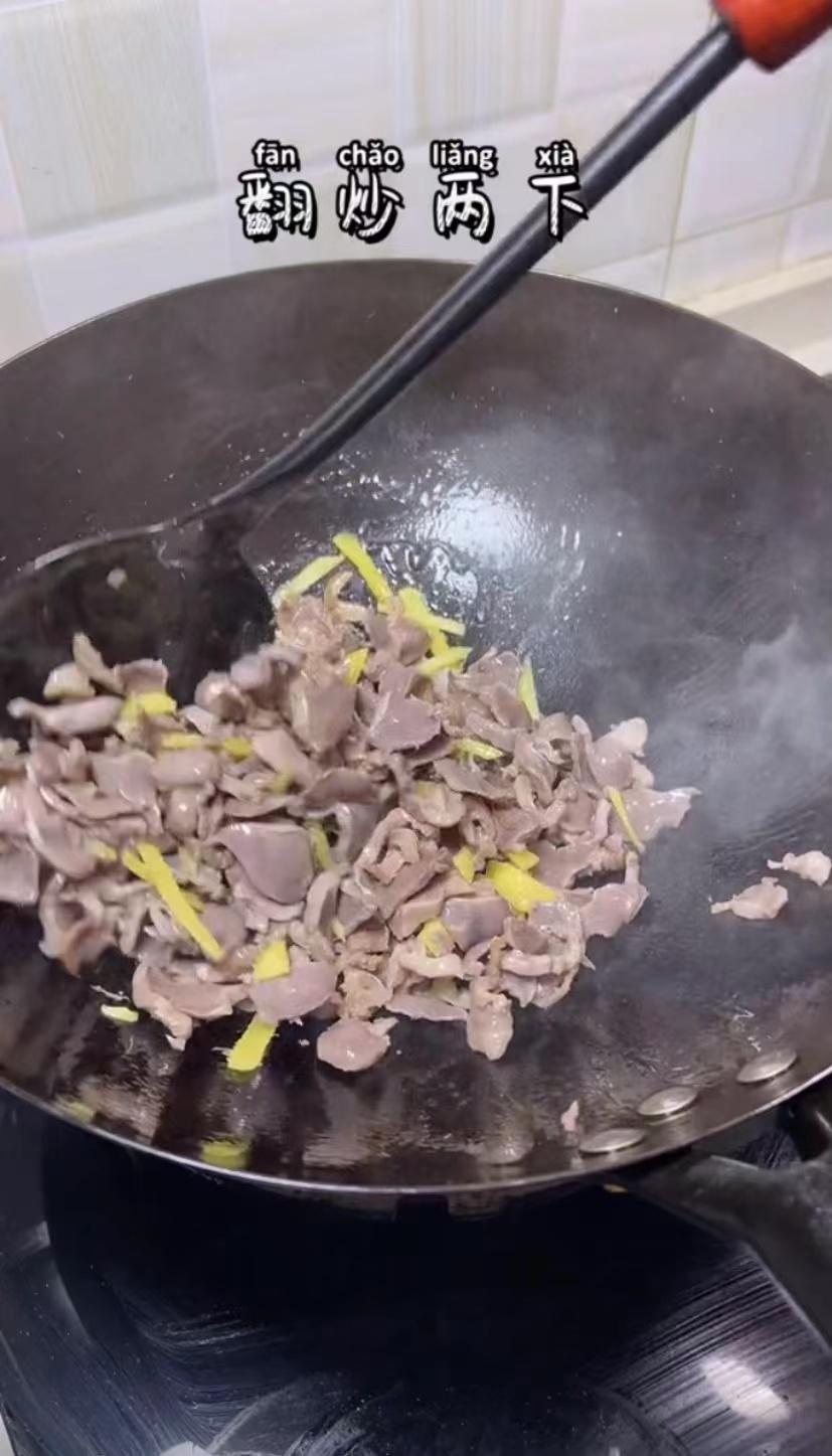 炒不辣的鸡胗的方法,辣椒炒鸡胗肝的做法