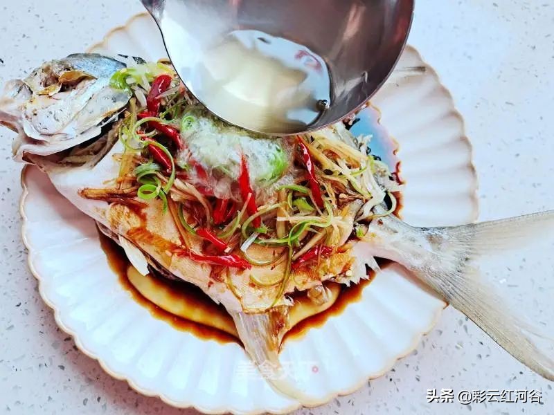 清蒸剁椒金鲳鱼怎么做好吃又简单,清蒸金鲳鱼腥味大吗