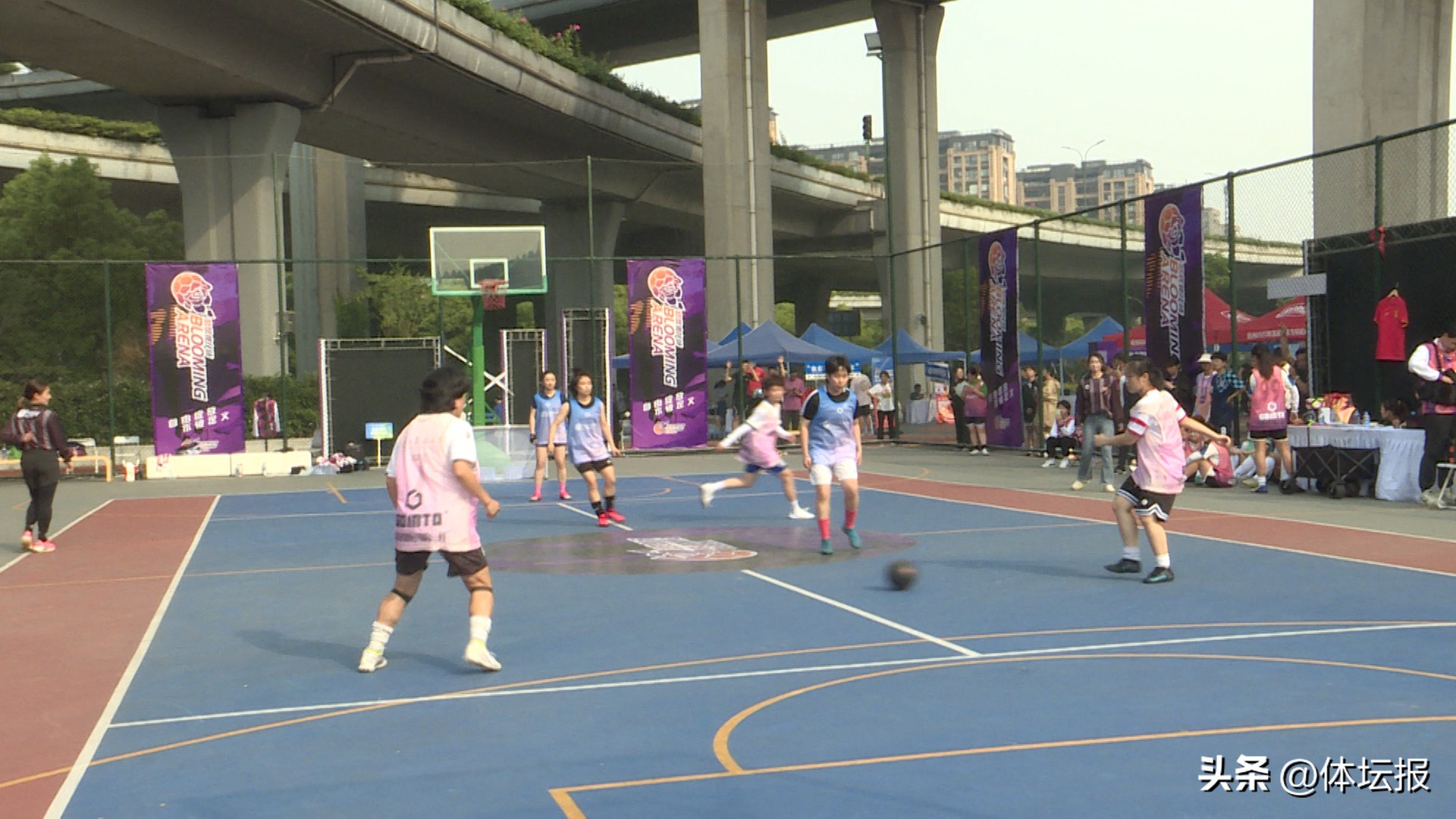 篮球场上秀足球,杭州女足比赛视频