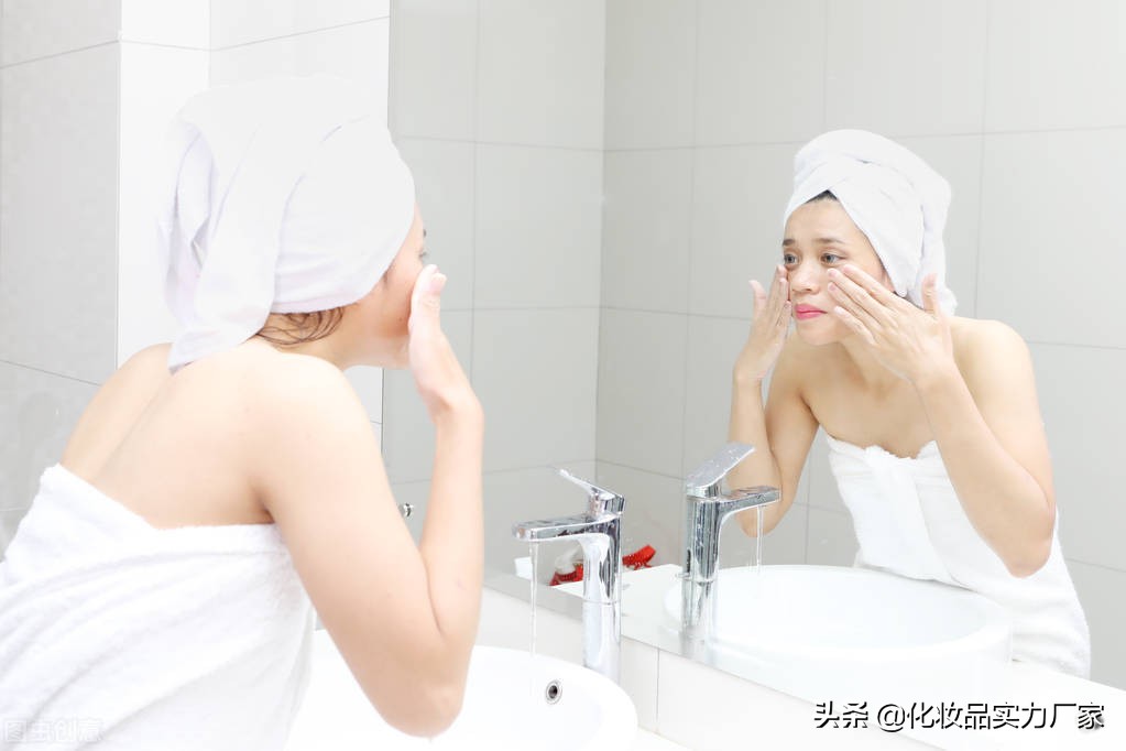 冬天不长痘夏天脸上长痘怎么回事,夏天出汗脸上长痘