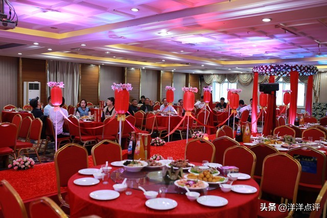 河南小伙随礼3000喝光整瓶茅台,酒席喝茅台事件