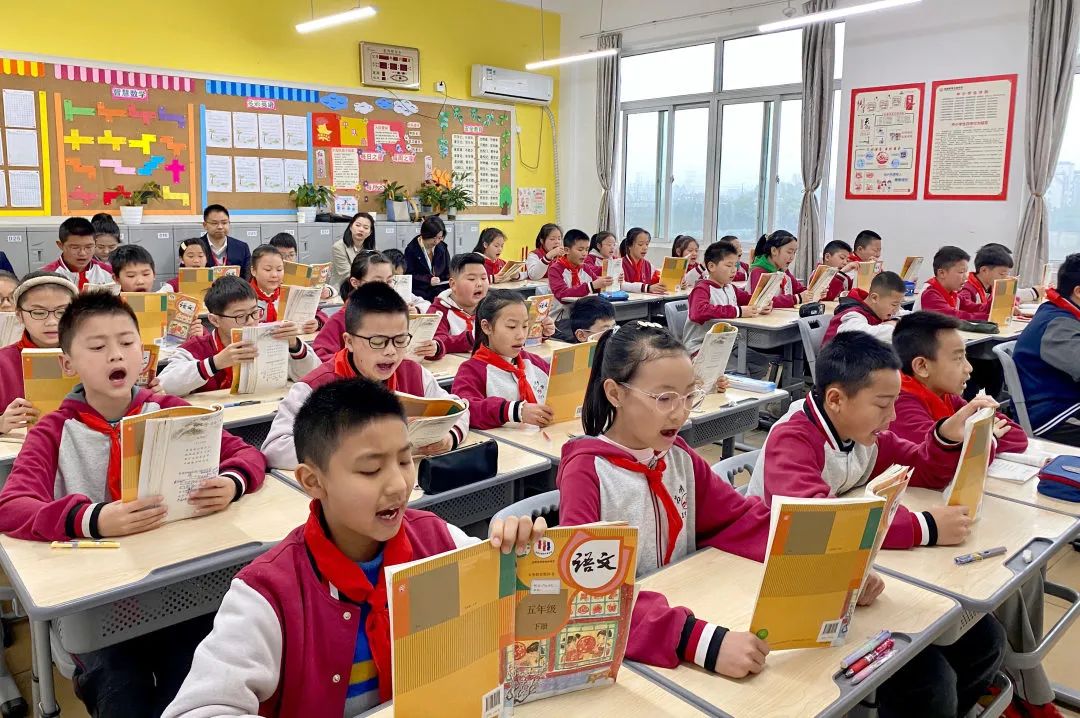 清北学校，成都新津为明学校，越来越热。