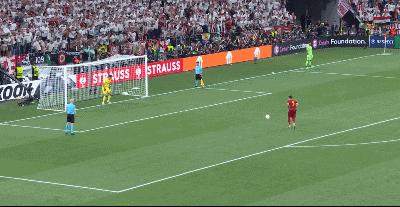 152天，塞维创奇迹！从濒临降级到欧冠种子队，狂赚1.2亿