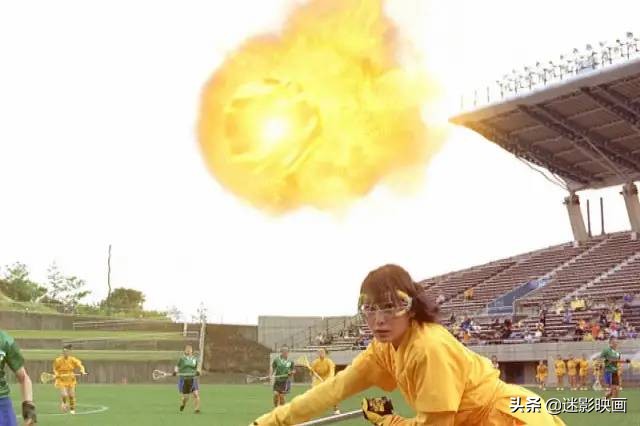外媒评价周星驰少林足球电影,少林足球周星驰国语版电影