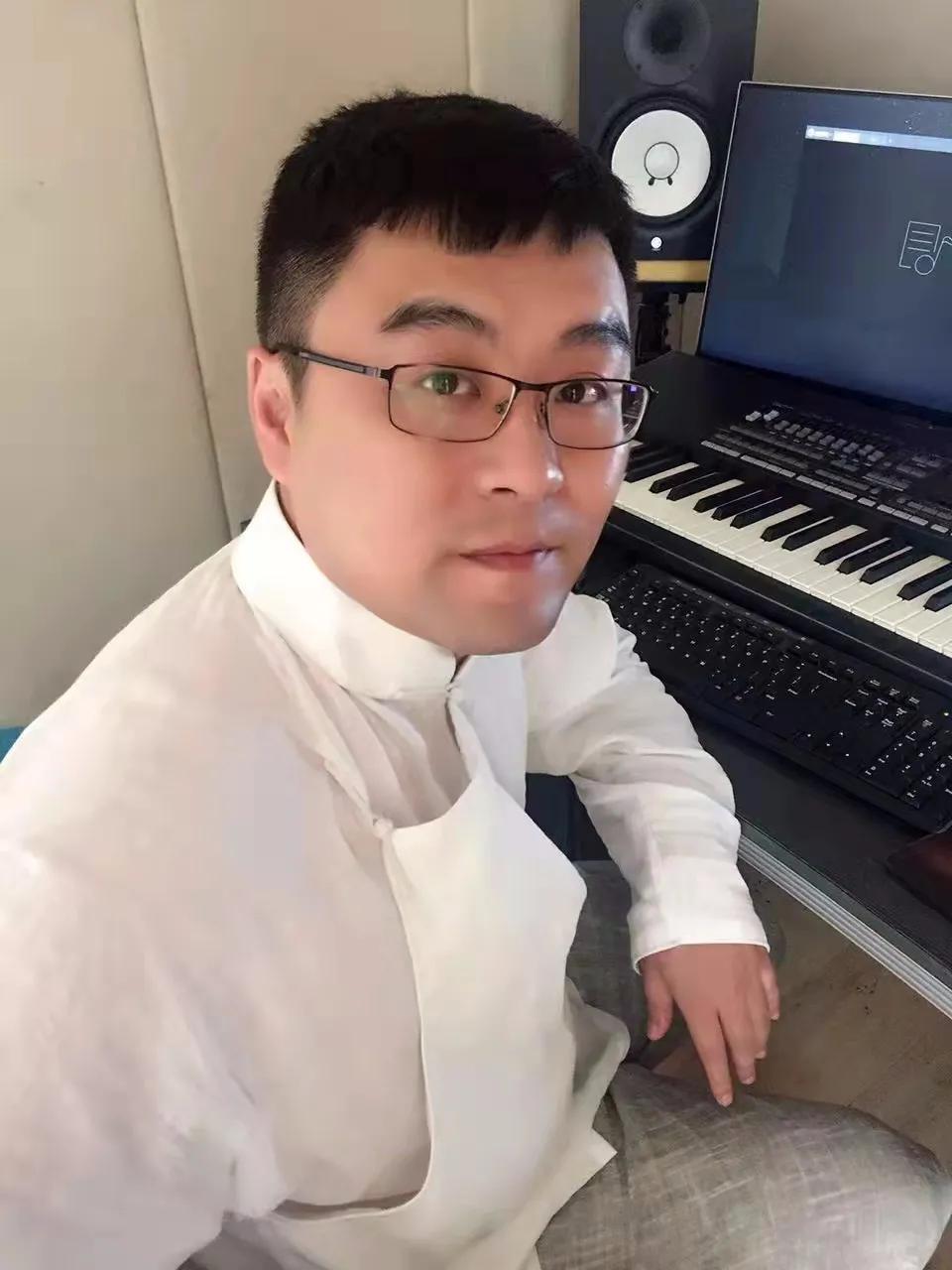 吴清明演唱《我思念草原》字里行间饱含深情的诉说