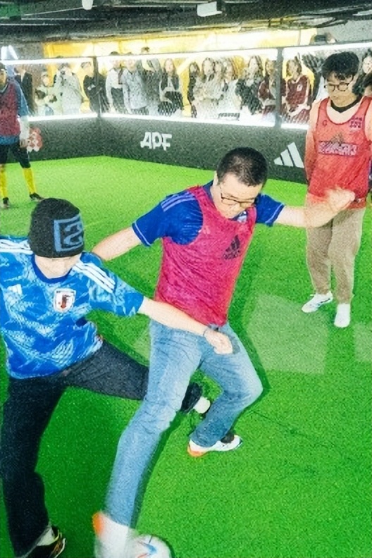 adidas鍚堜綔涓婃捣,adidas鍚堜綔