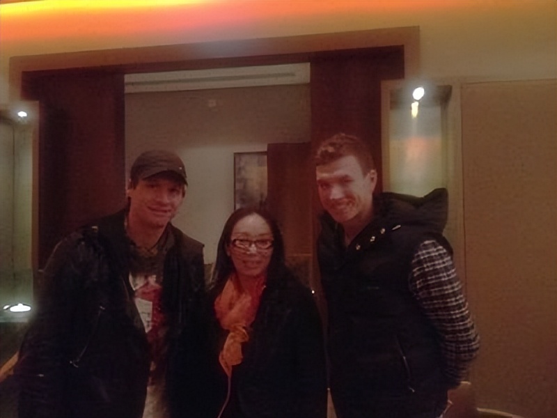 23岁女富豪生活奢靡,黑龙江女首富离婚