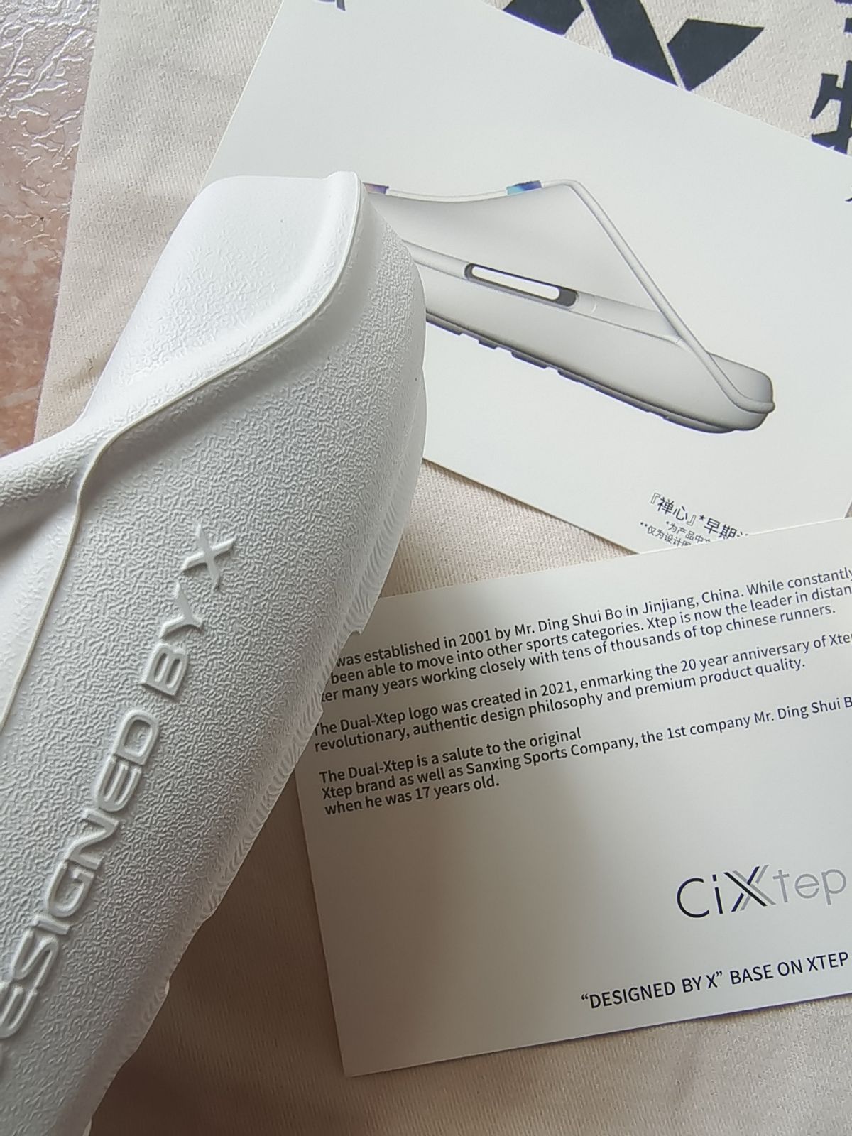 中国风的凉拖,带标志的特步凉拖