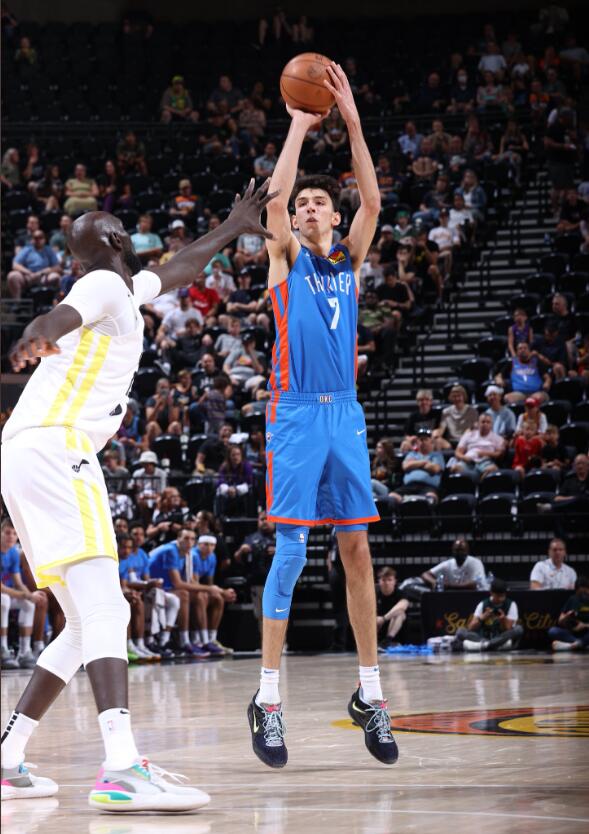 霍姆格伦首秀雷霆轻取公牛,87霍姆格伦夏联首秀砍下23分