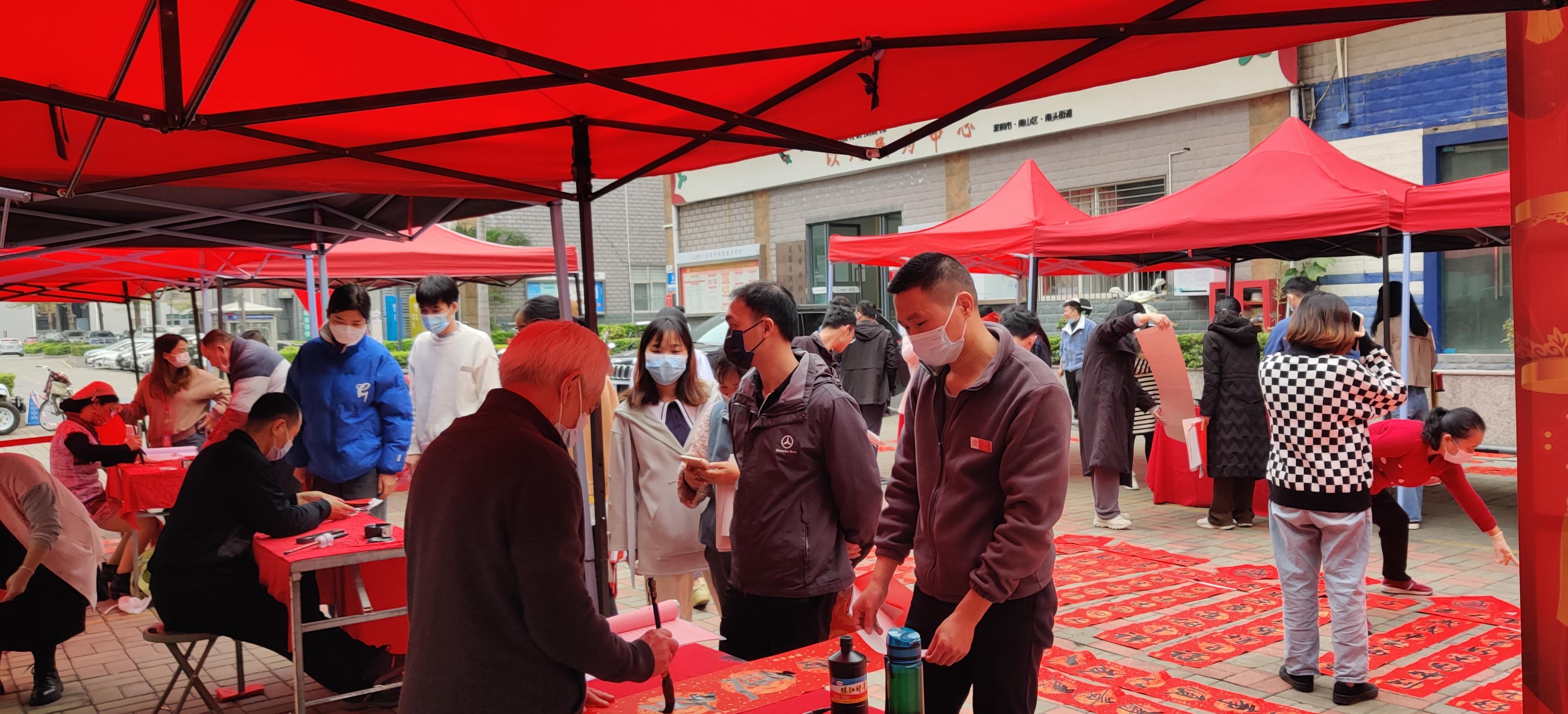 社区新春慰问送春联活动信息,社区开展写春联送祝福公益活动