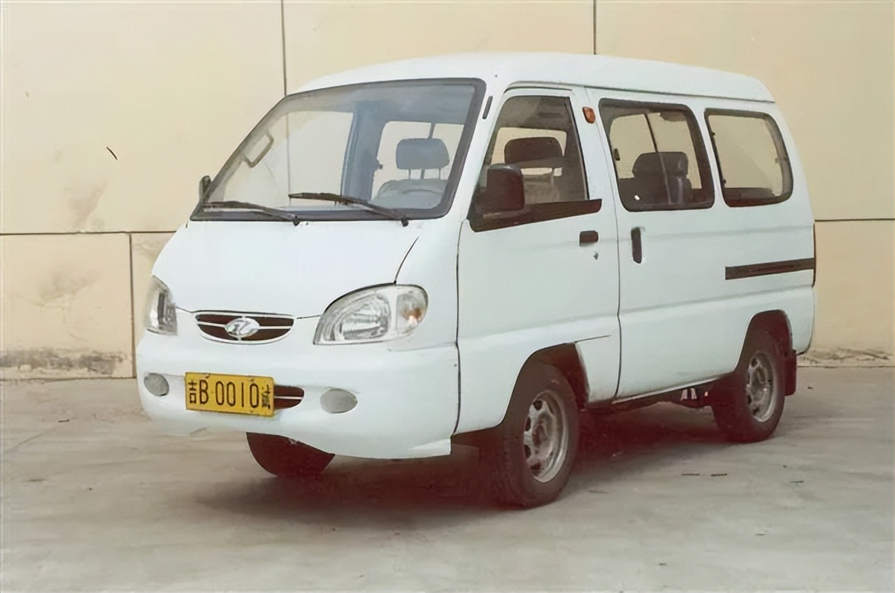 一汽佳宝ca6360整备质量,一汽佳宝6360a1的发动机号在哪里