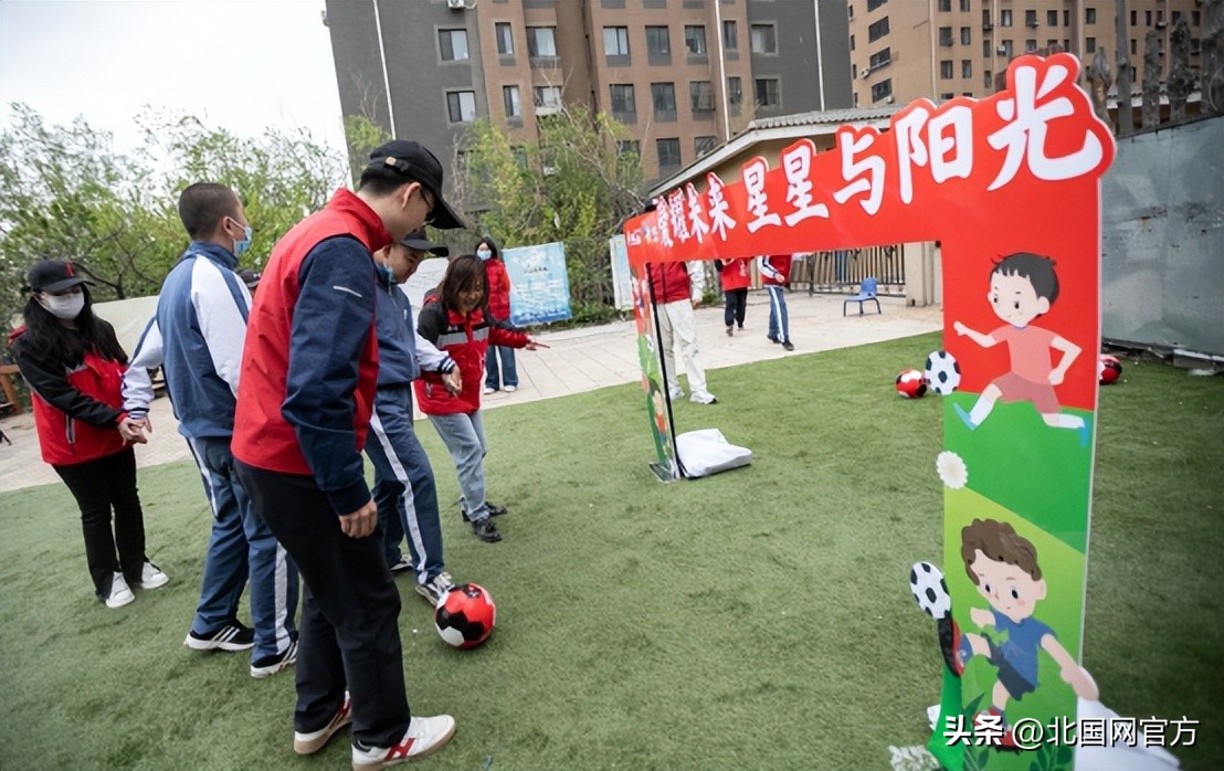 “爱耀未来星星与阳光”守护计划在辽宁开展中粮可口可乐青年志愿服务队开启爱耀星星未来的守护之路