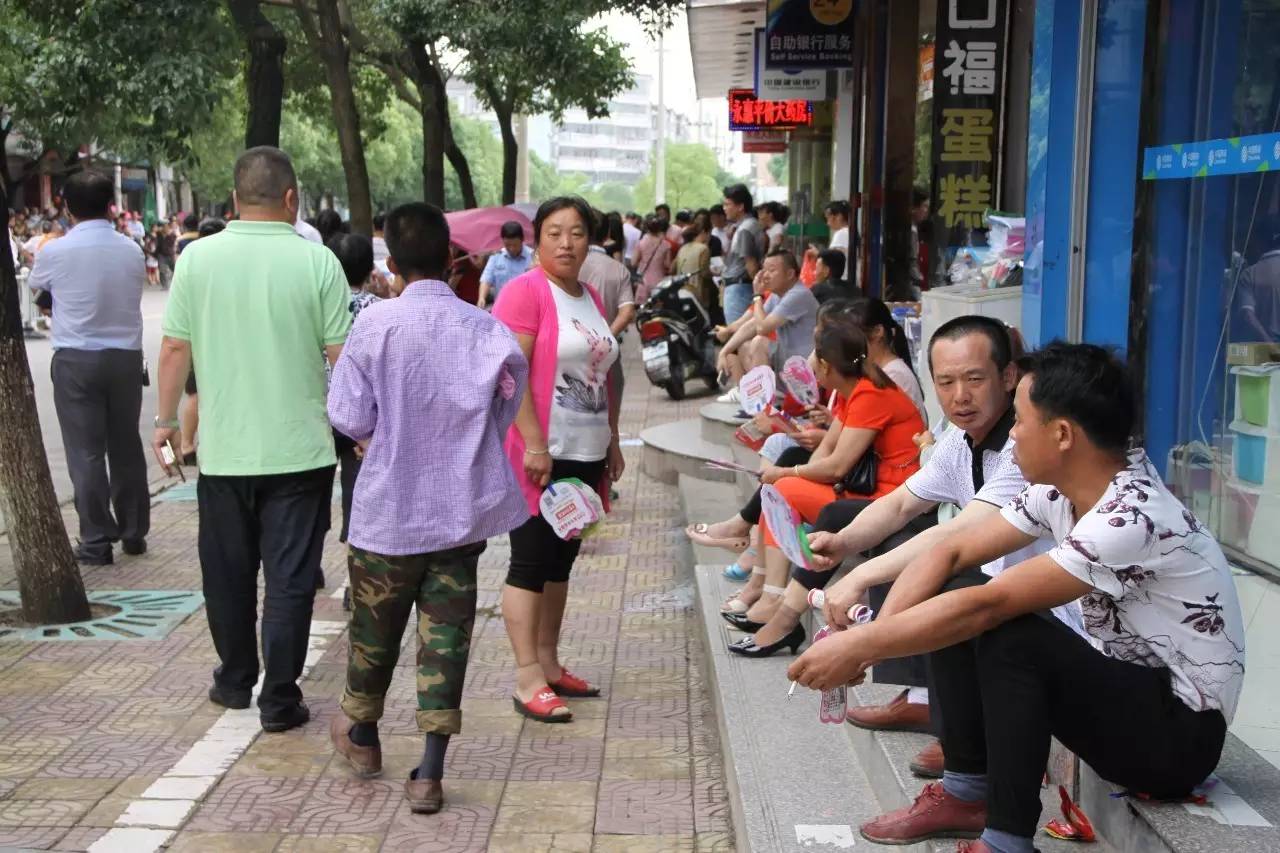 2023高考成绩差怎么办,2023年孩子高考成绩一般怎么选择